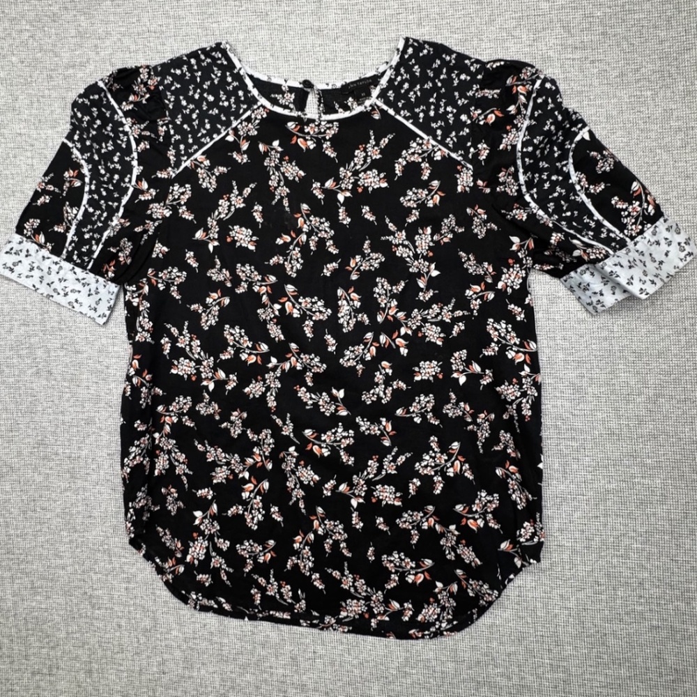 Romantic Whimsy Ann Taylor XS‎ black ditsy floral short-sleeve top